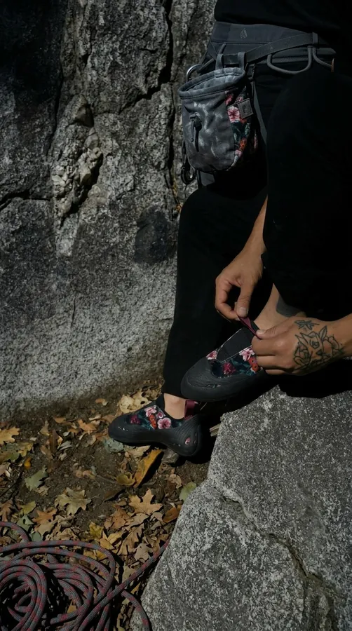 Climber wearing the dark shoe on a rock face